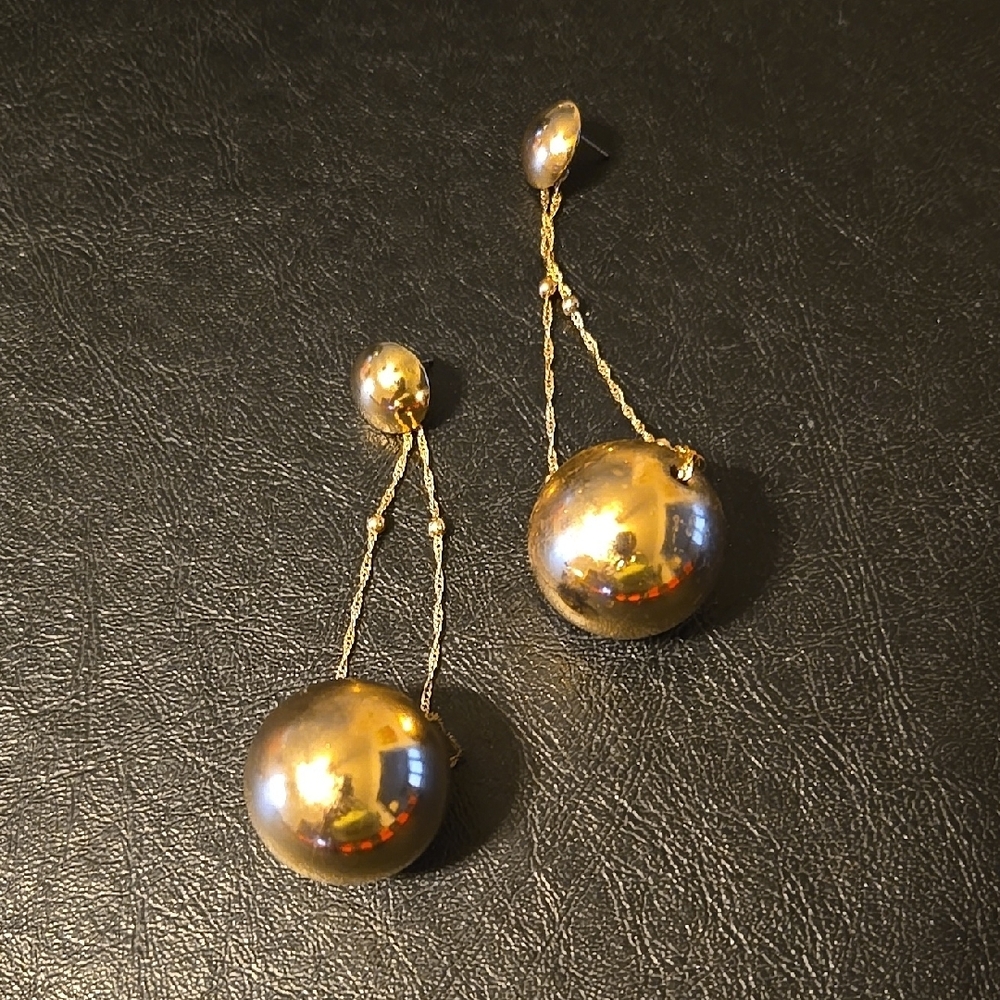Elegant Gold Drop Earrings🤎 PRE LOVED